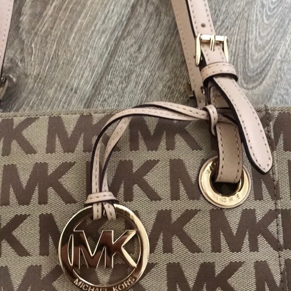 Michael Kors Handbag - Picture 3 of 8